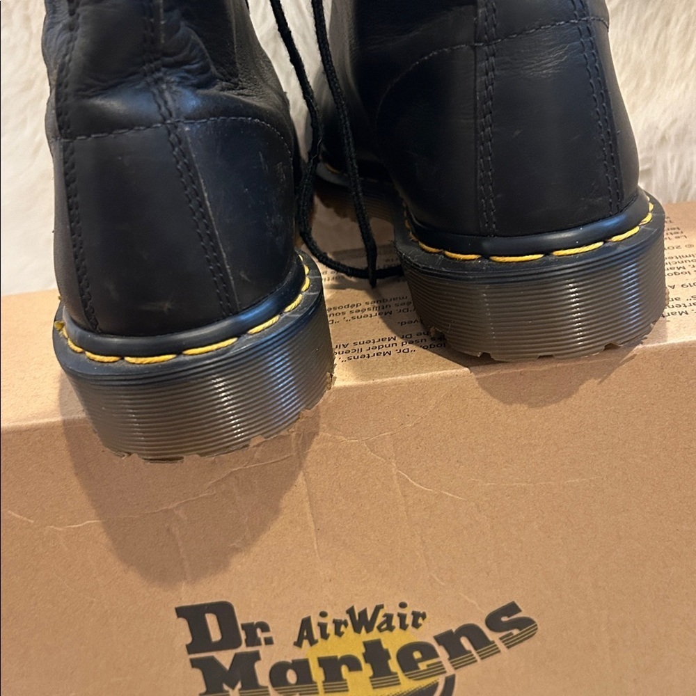Dr Martens 1460 WOMEN'S Smooth Leather Lace Up Boots - Picture 10 of 10
